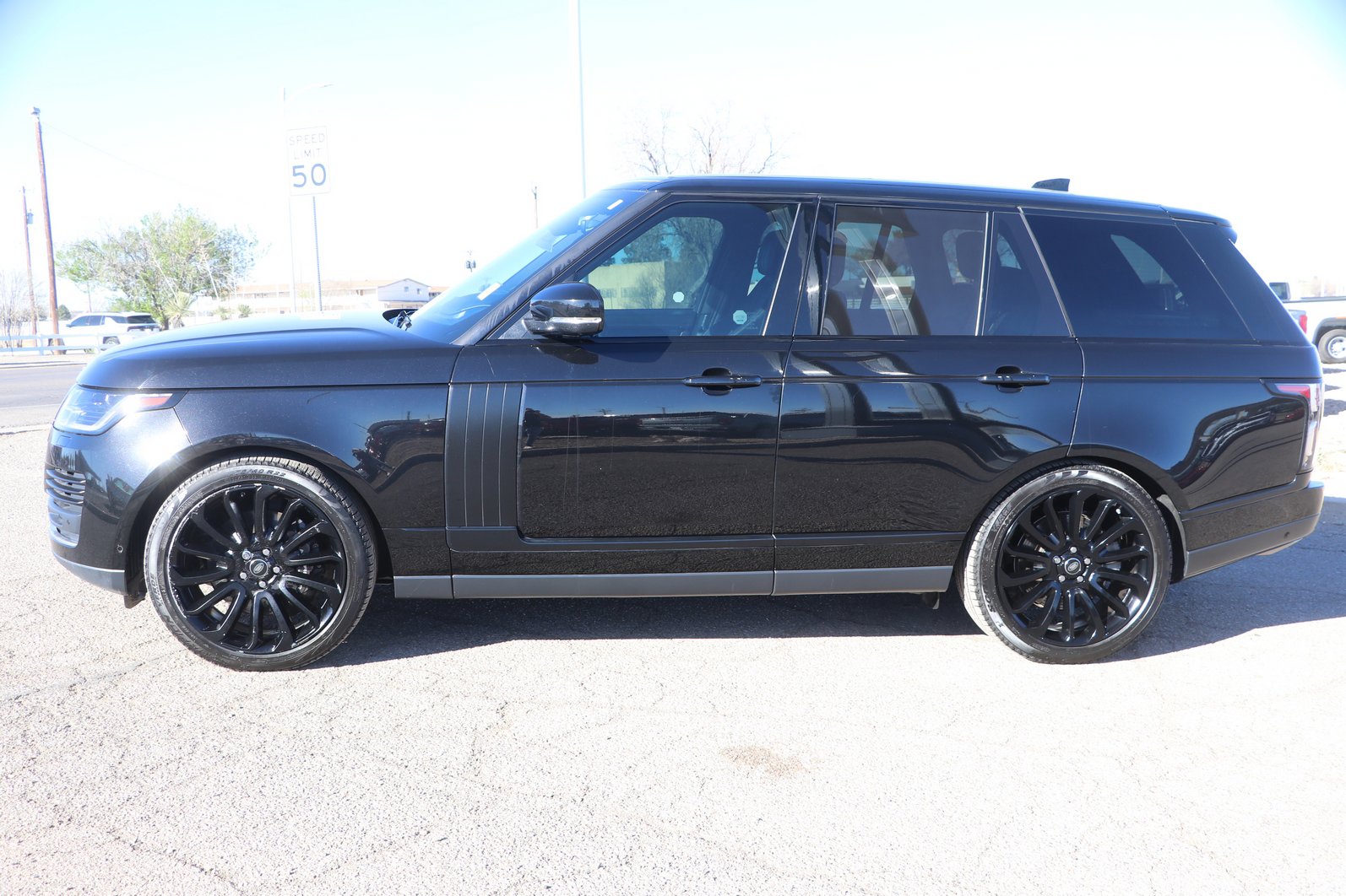 Used 2020 Land Rover Range Rover HSE image 4