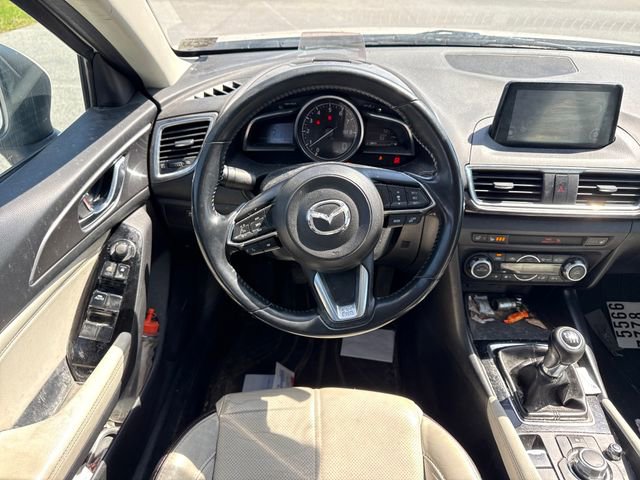 Used 2018 MAZDA MAZDA3 Grand Touring w/ Premium Equipment Package image 16