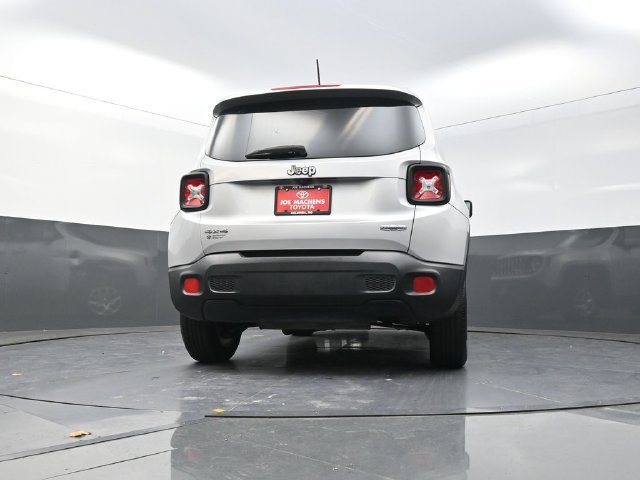 Used 2017 Jeep Renegade Latitude w/ Cold Weather Group AWD/4WD image 36
