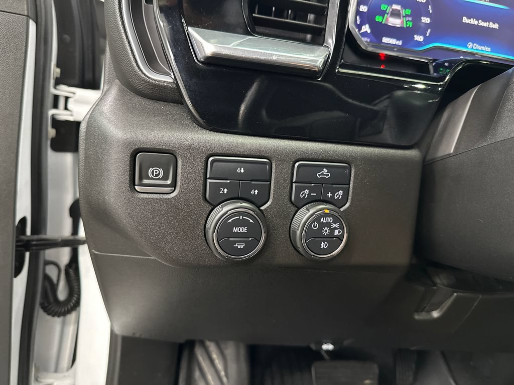 Used 2025 Chevrolet Silverado 2500 LT AWD/4WD image 31