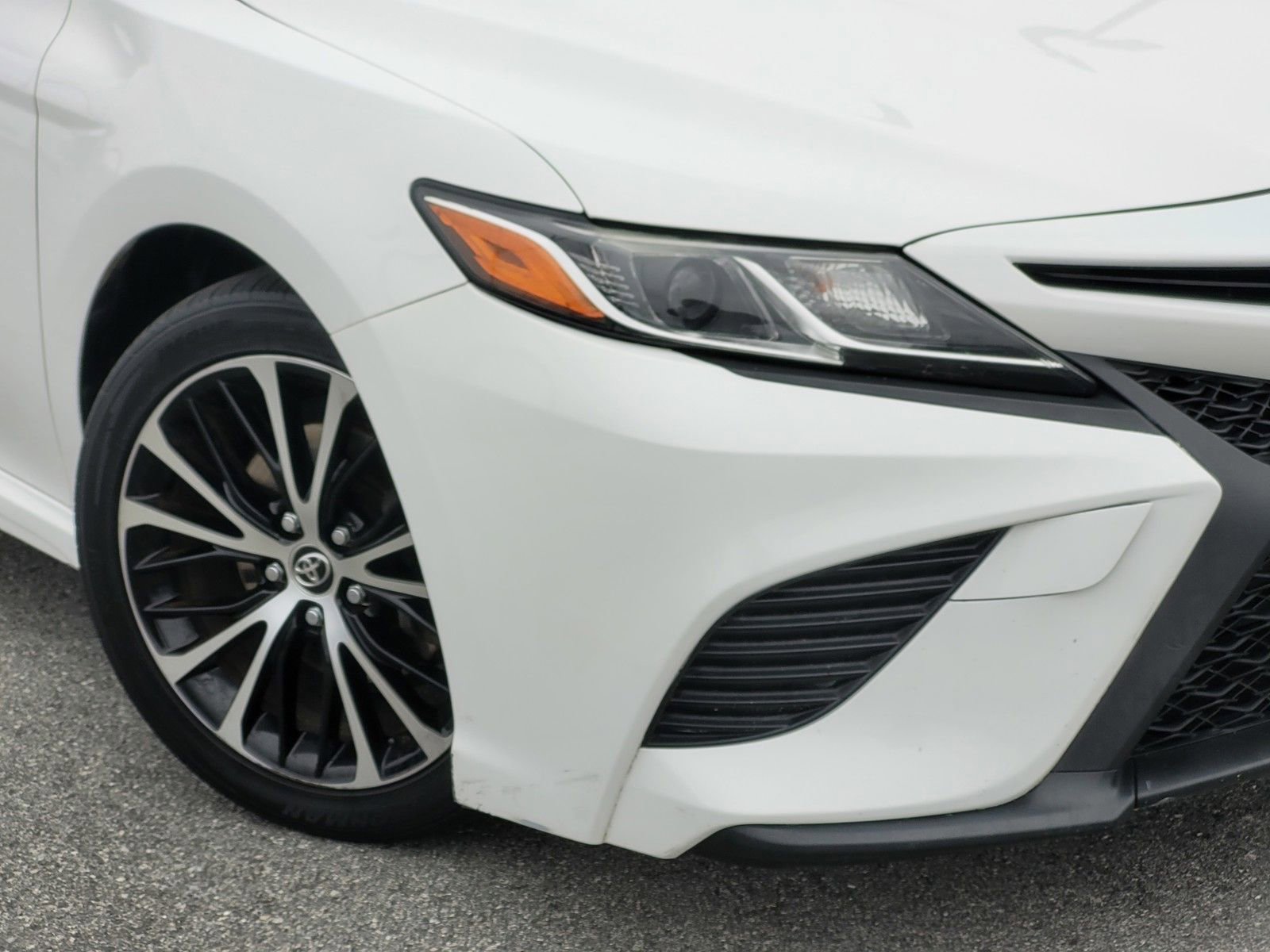 Used 2018 Toyota Camry SE FWD image 9