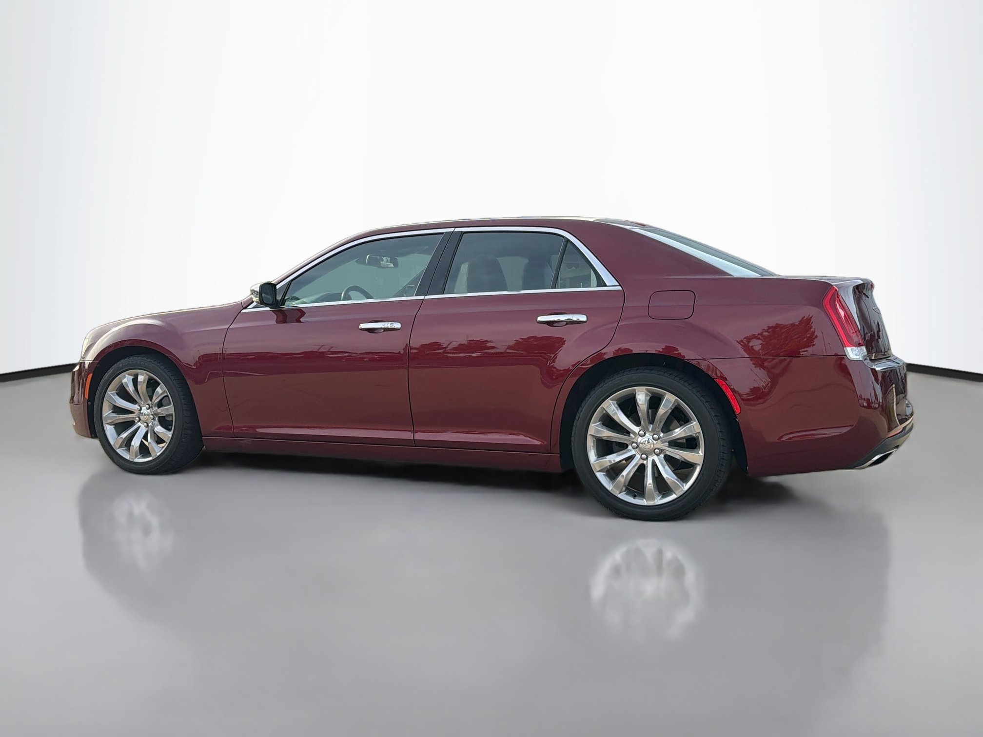 Used 2019 Chrysler 300 Limited w/ Safetytec Plus Group RWD image 3