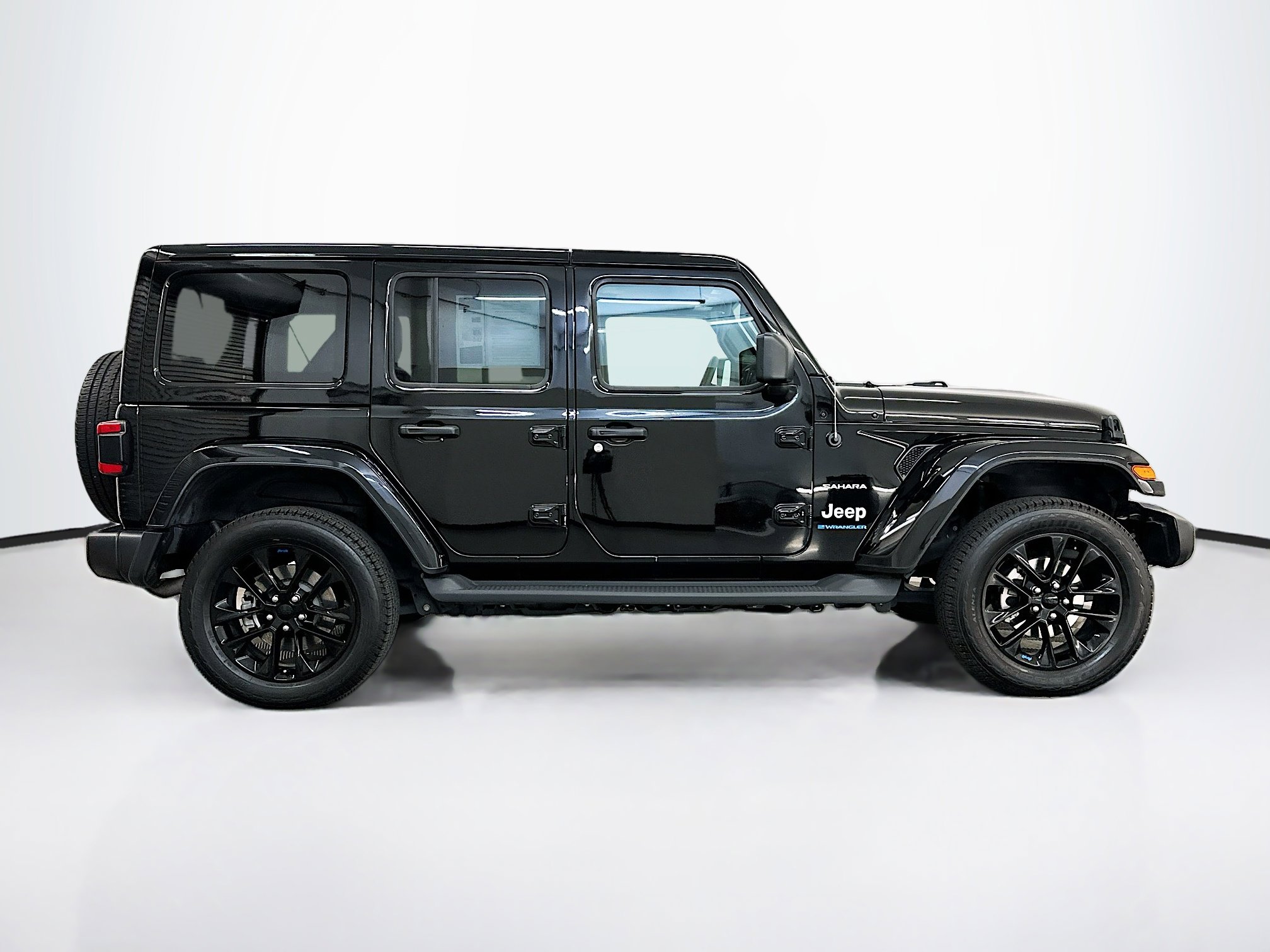 Used 2023 Jeep Wrangler Unlimited Sahara AWD/4WD image 10