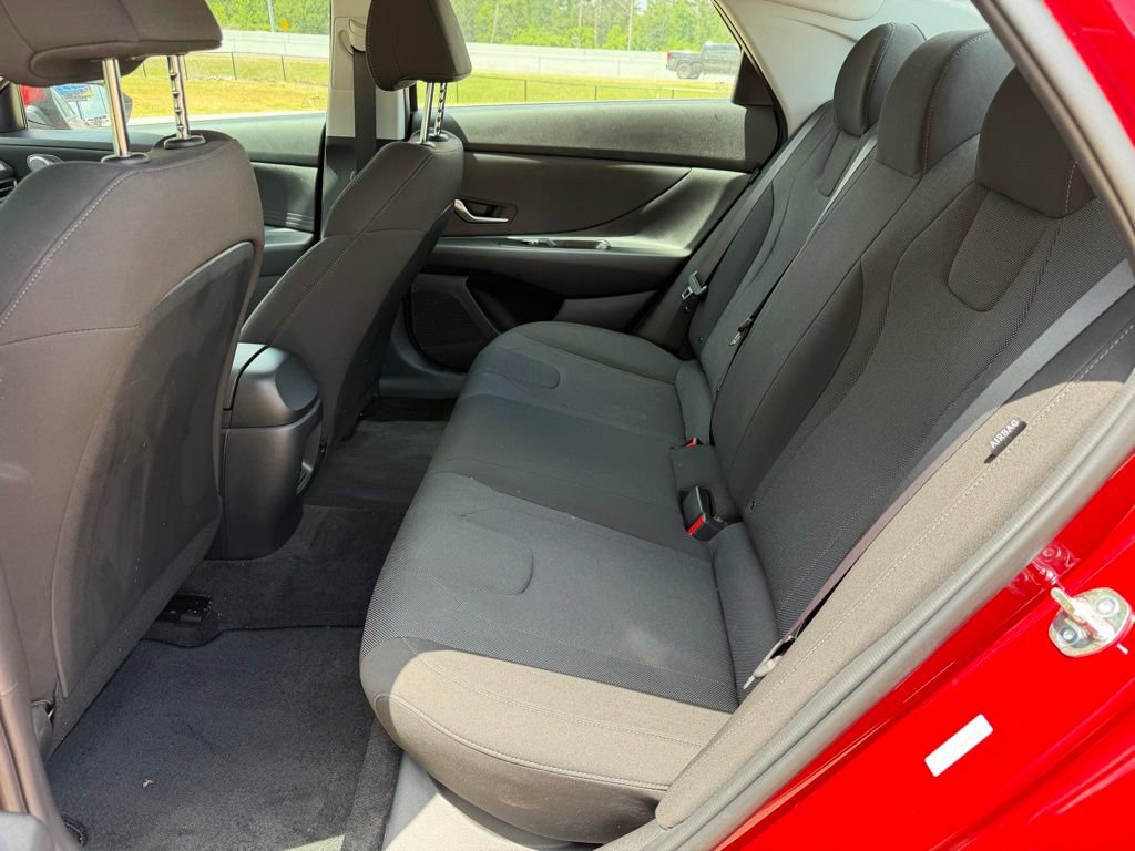 Certified 2025 Hyundai Elantra SE image 14
