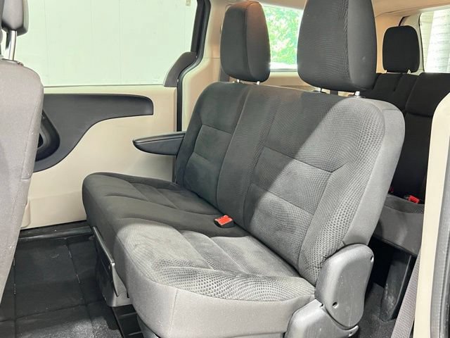 Used 2020 Dodge Grand Caravan SE FWD image 14