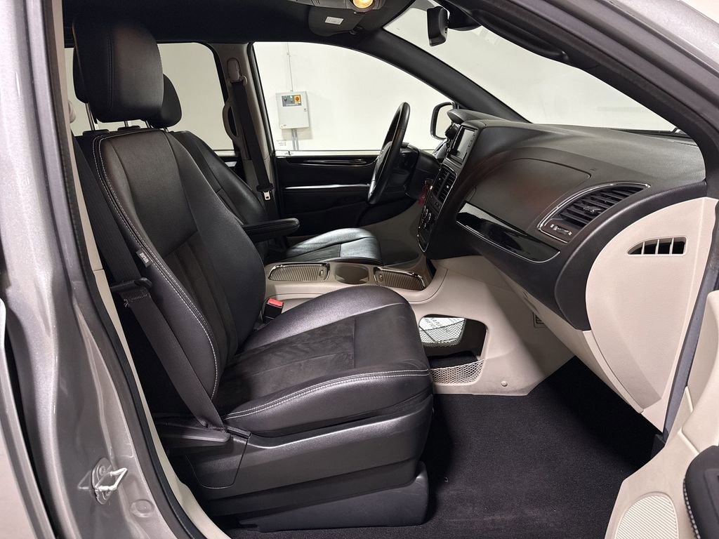 Used 2019 Dodge Grand Caravan SXT FWD image 21