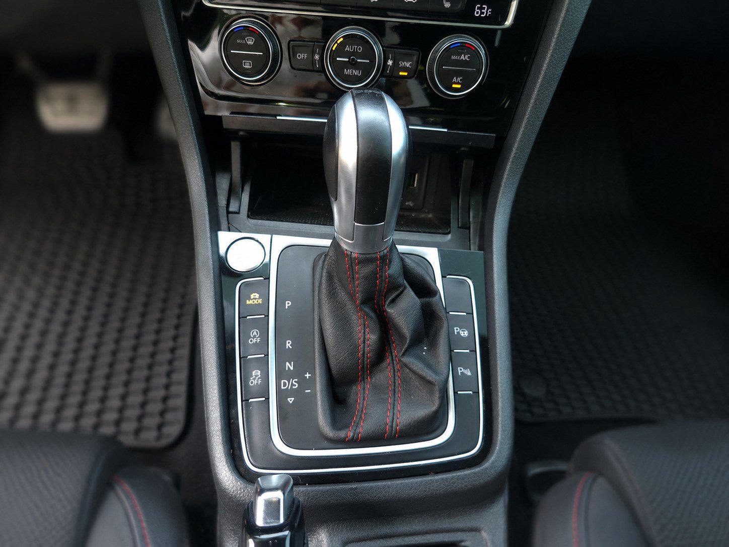 Used 2019 Volkswagen Golf 4-Door FWD image 23