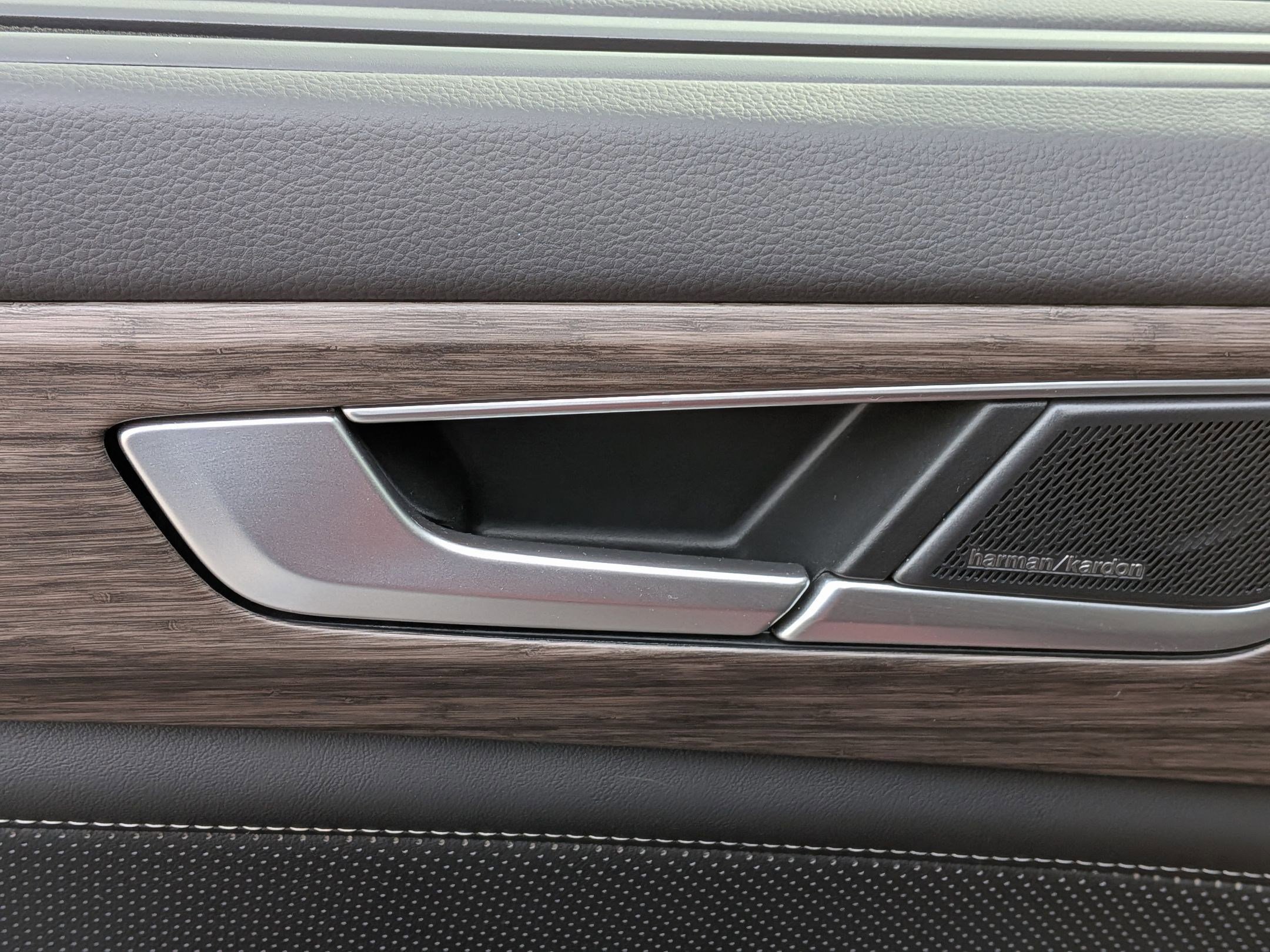 Used 2024 Volkswagen Atlas SEL Premium R-Line image 30