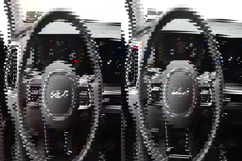 Used 2024 Kia Sorento S image 15