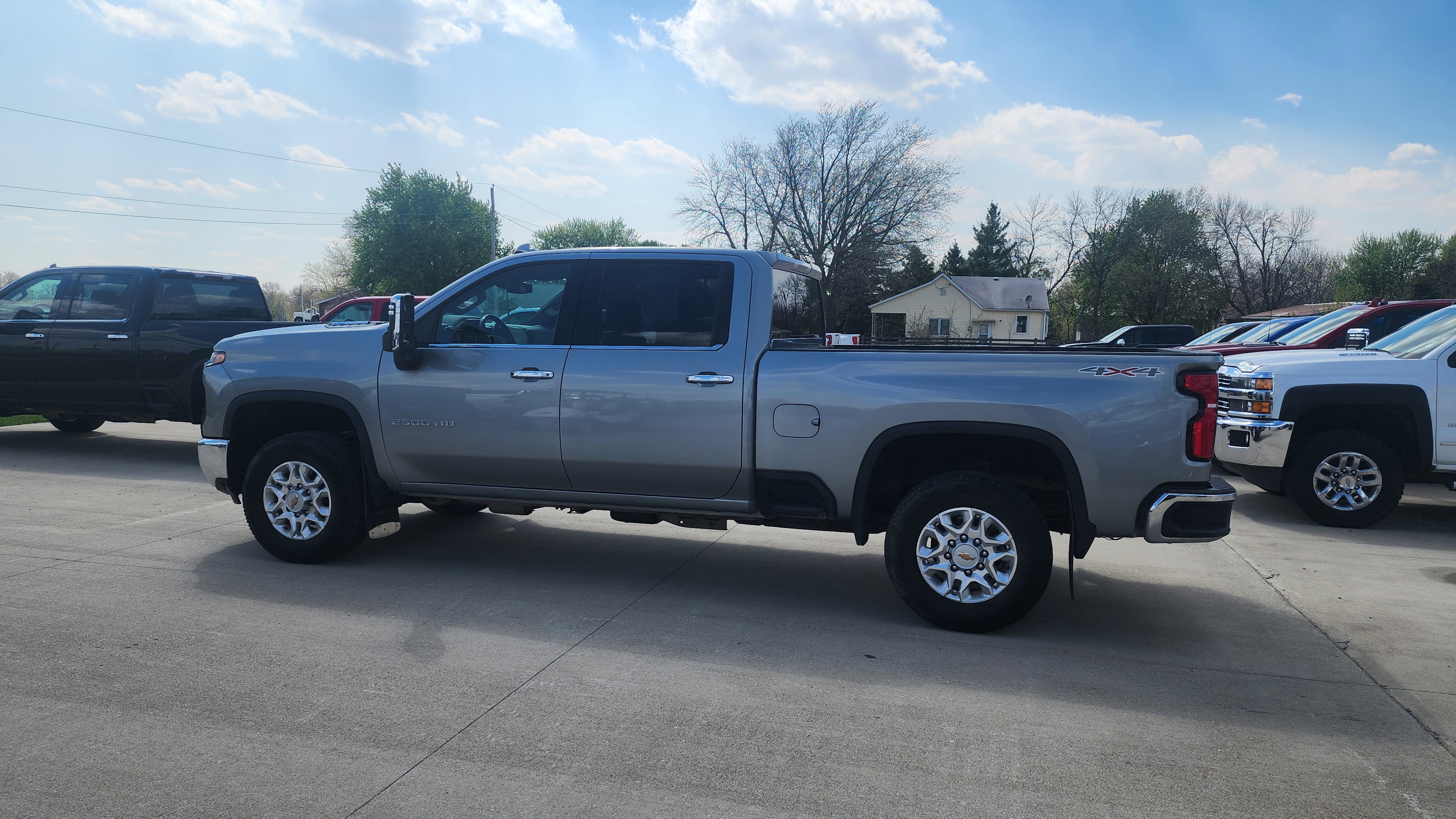 Used 2025 Chevrolet Silverado 2500 LTZ AWD/4WD image 9