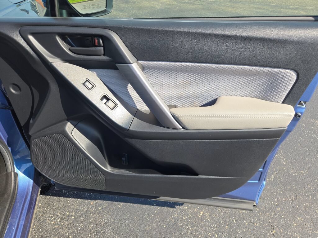 Used 2017 Subaru Forester 2.5i Premium AWD/4WD image 6