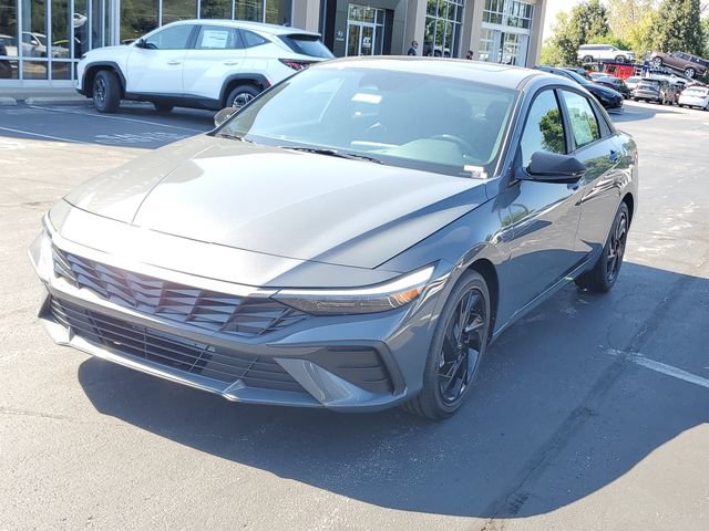 New 2026 Hyundai Elantra SEL Sport FWD image 2