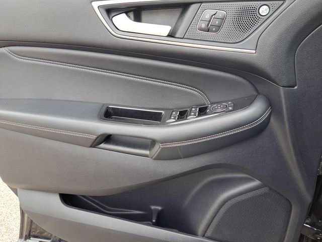 Used 2019 Ford Edge Titanium image 19