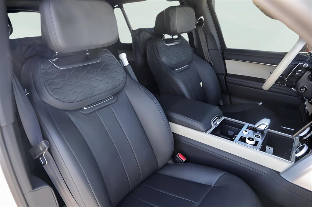 Used 2023 Land Rover Range Rover SV image 32