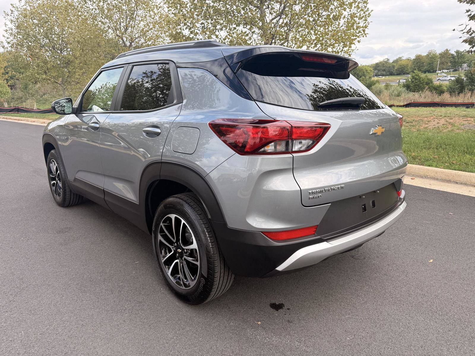 Used 2025 Chevrolet TrailBlazer LT AWD/4WD image 7