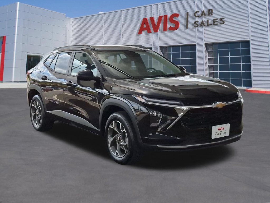 Used 2026 Chevrolet Trax LT FWD image 3