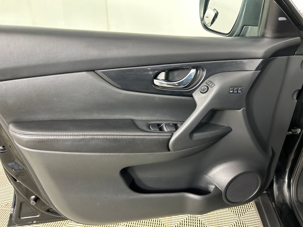 Used 2019 Nissan Rogue SL AWD/4WD image 11