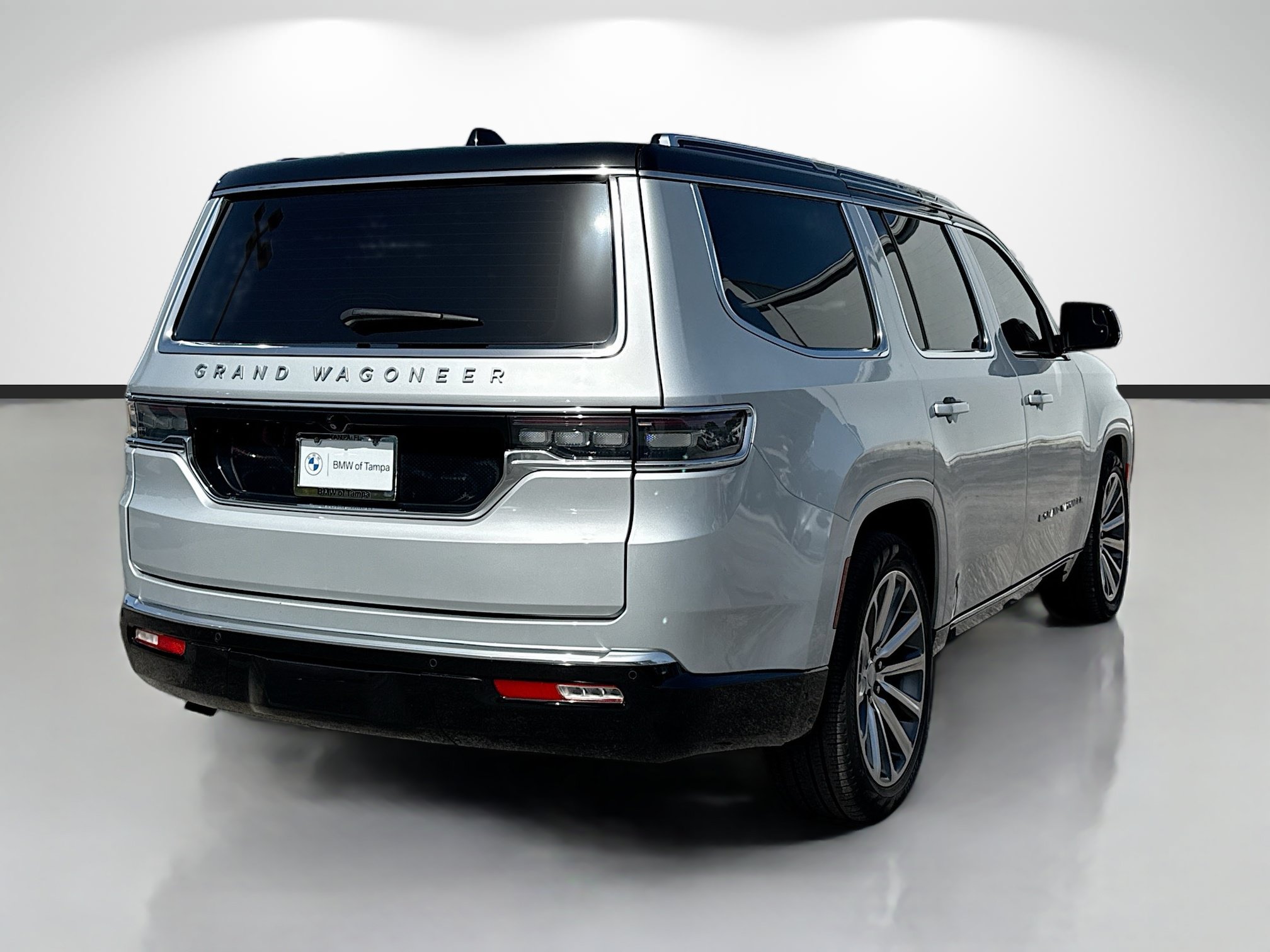 Used 2024 Jeep Grand Wagoneer Series I AWD/4WD image 3