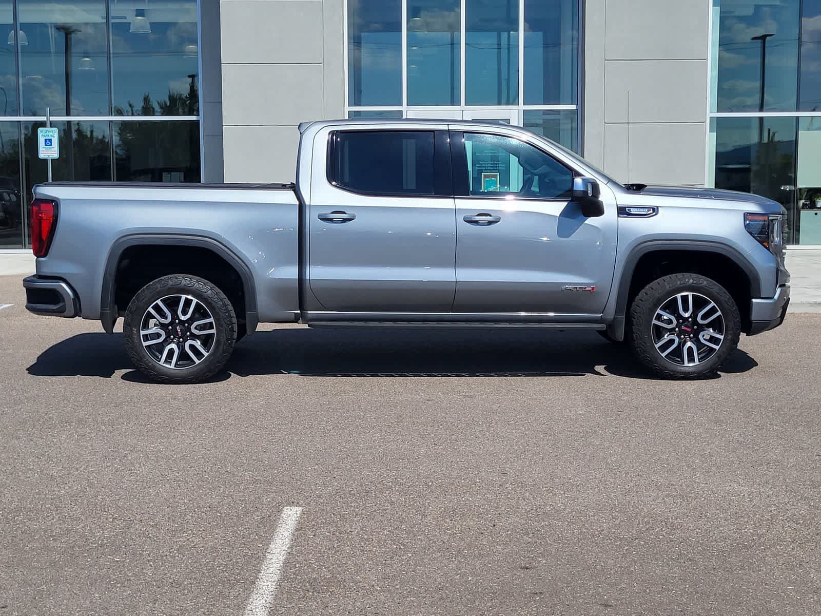 Used 2024 GMC Sierra 1500 AT4 w/ Technology Package AWD/4WD image 4
