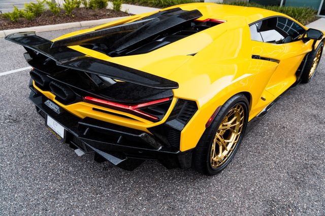 Used 2025 Lamborghini Revuelto AWD/4WD image 17