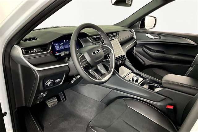 New 2025 Jeep Grand Cherokee L Altitude image 8