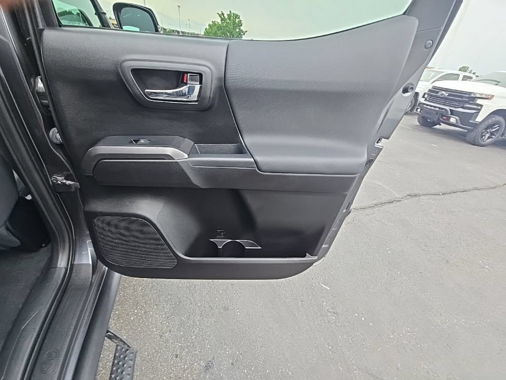 Used 2021 Toyota Tacoma TRD Sport AWD/4WD image 30