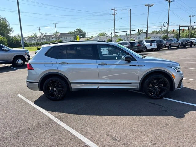 Used 2023 Volkswagen Tiguan SE R-Line AWD/4WD image 29