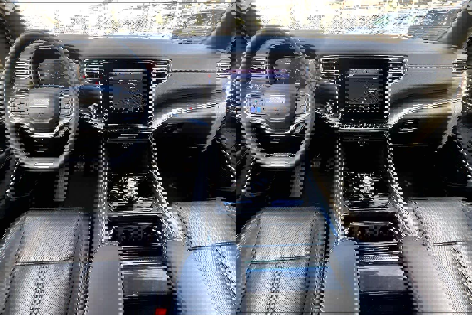 Used 2023 Jeep Wagoneer L 4WD image 12