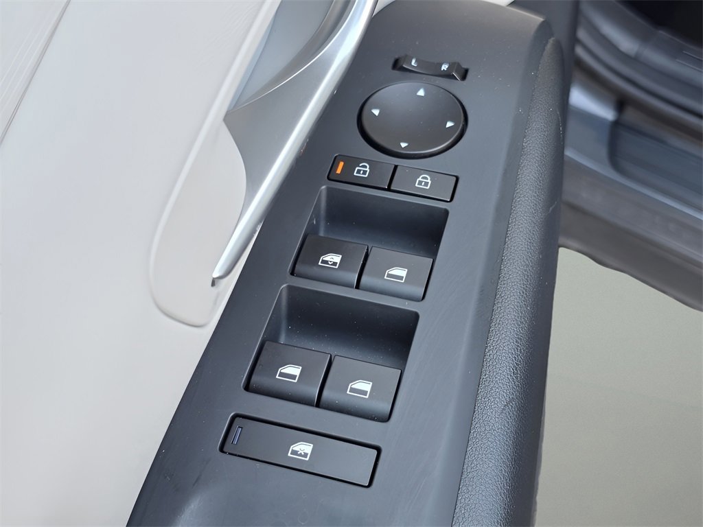 Used 2025 Hyundai Tucson SE image 18