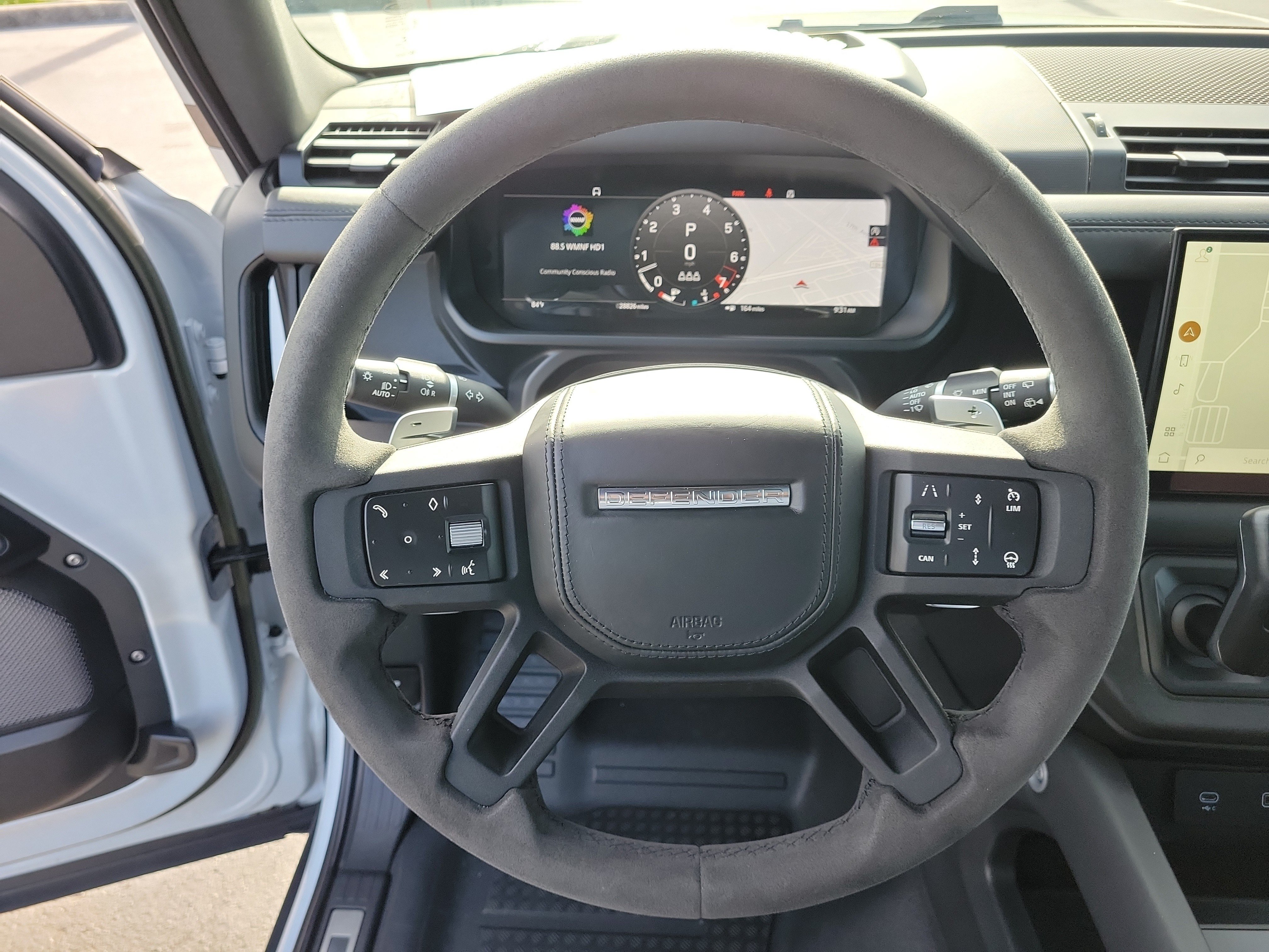 Used 2023 Land Rover Defender 110 V8 AWD/4WD image 28