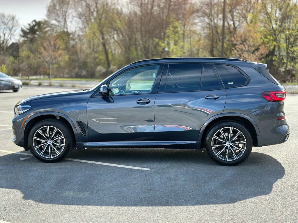 Used 2022 BMW X5 xDrive40i w/ M Sport Package AWD/4WD image 3