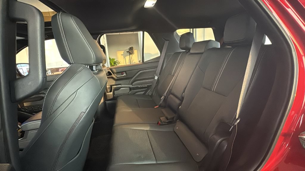 Used 2025 Toyota 4Runner Limited AWD/4WD image 26