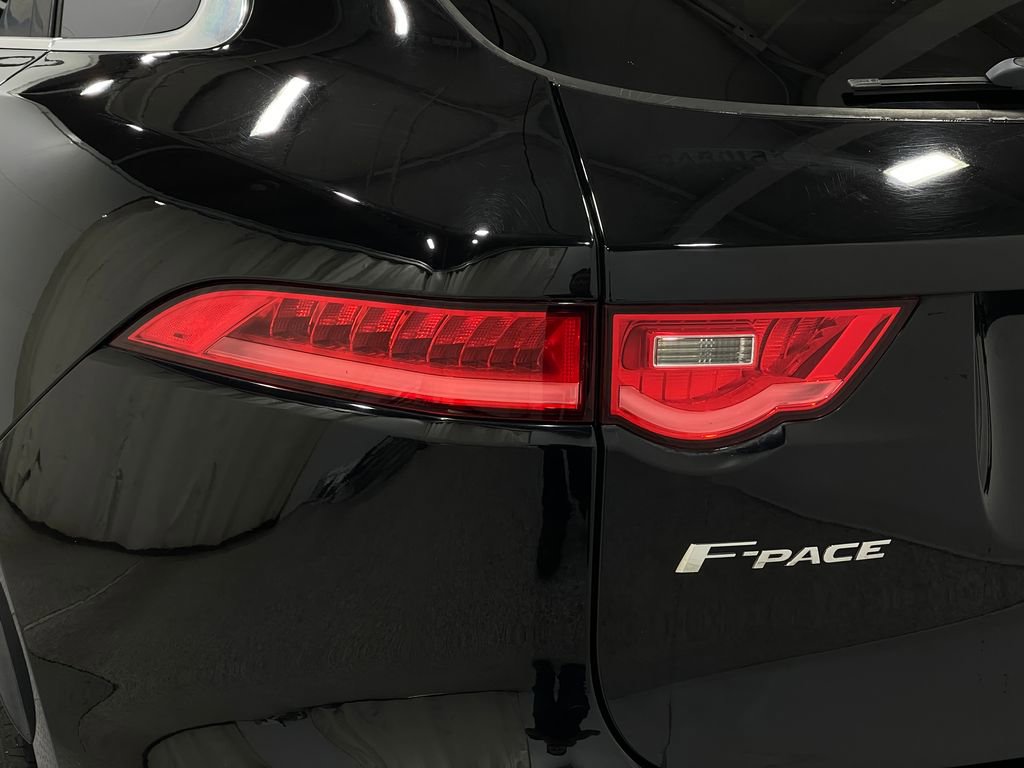 Used 2020 Jaguar F-PACE Premium image 36