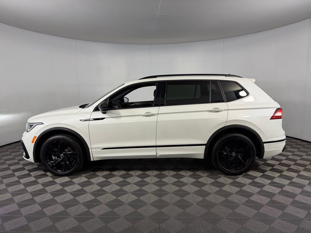 Used 2024 Volkswagen Tiguan SE R-Line FWD image 9