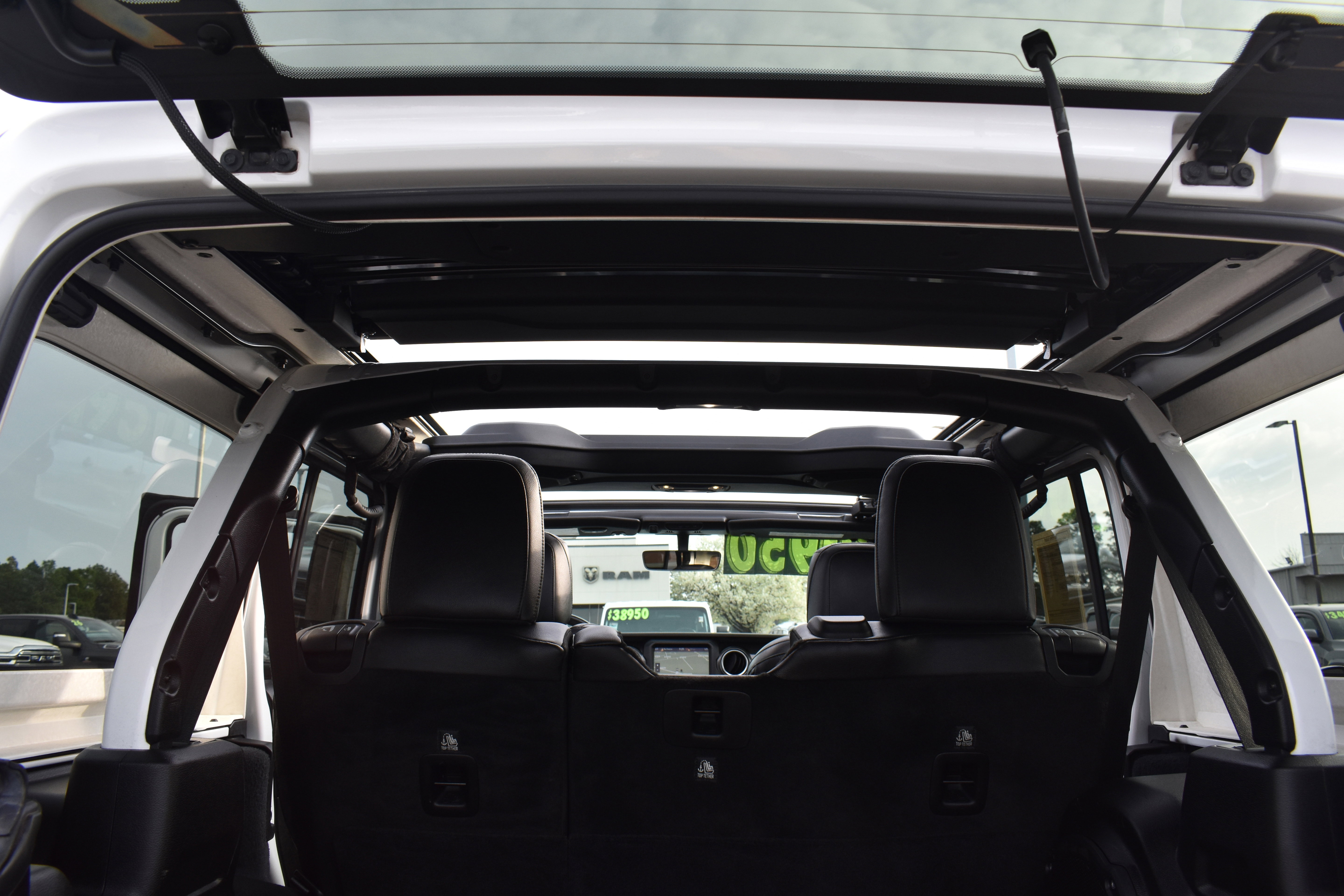 Used 2019 Jeep Wrangler Unlimited Sahara image 28