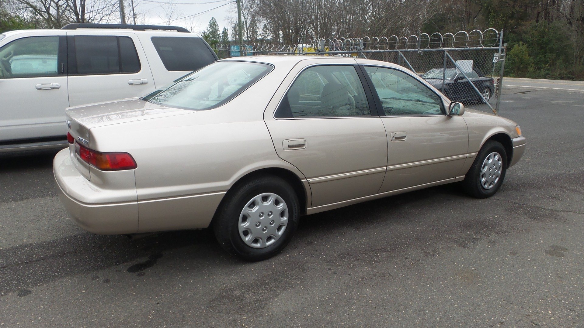 Used 1998 Toyota Camry LE FWD image 5
