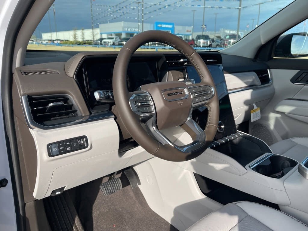 New 2026 GMC Terrain Denali w/ LPO, Black Badging Package image 9