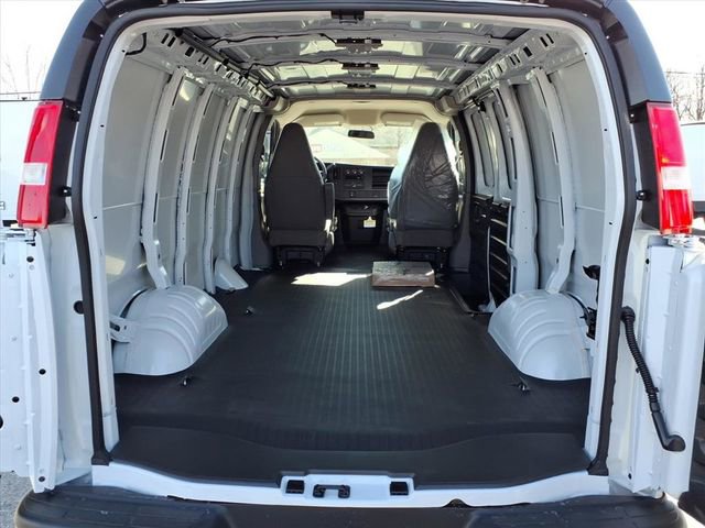 New 2026 Chevrolet Express 2500 w/ Driver Convenience Package image 5