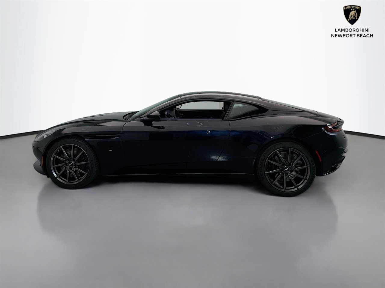 Used 2017 Aston Martin DB11 V12 RWD image 4