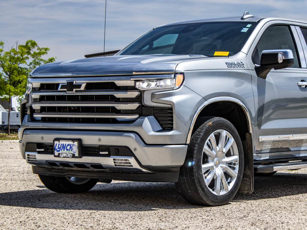 Used 2024 Chevrolet Silverado 1500 High Country w/ High Country Premium Package AWD/4WD image 23