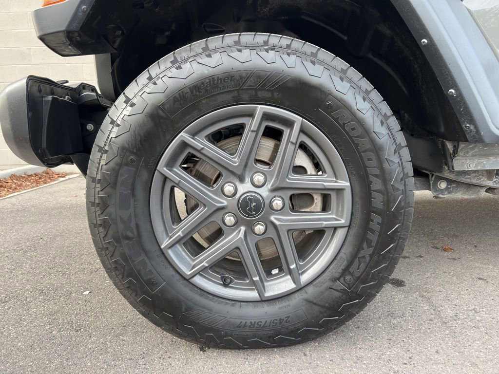 Certified 2023 Jeep Gladiator Sport image 26