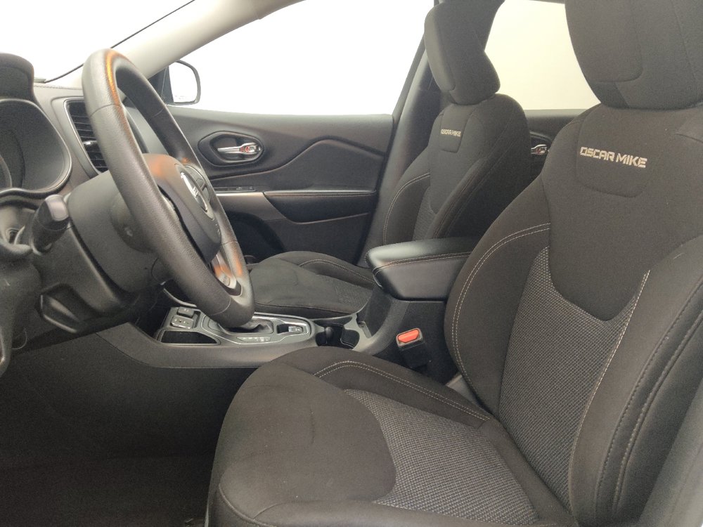 Used 2021 Jeep Cherokee Latitude FWD image 17