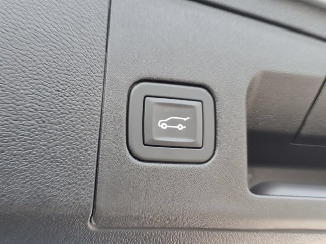 Used 2025 Cadillac XT4 Premium Luxury w/ Technology Package AWD/4WD image 11