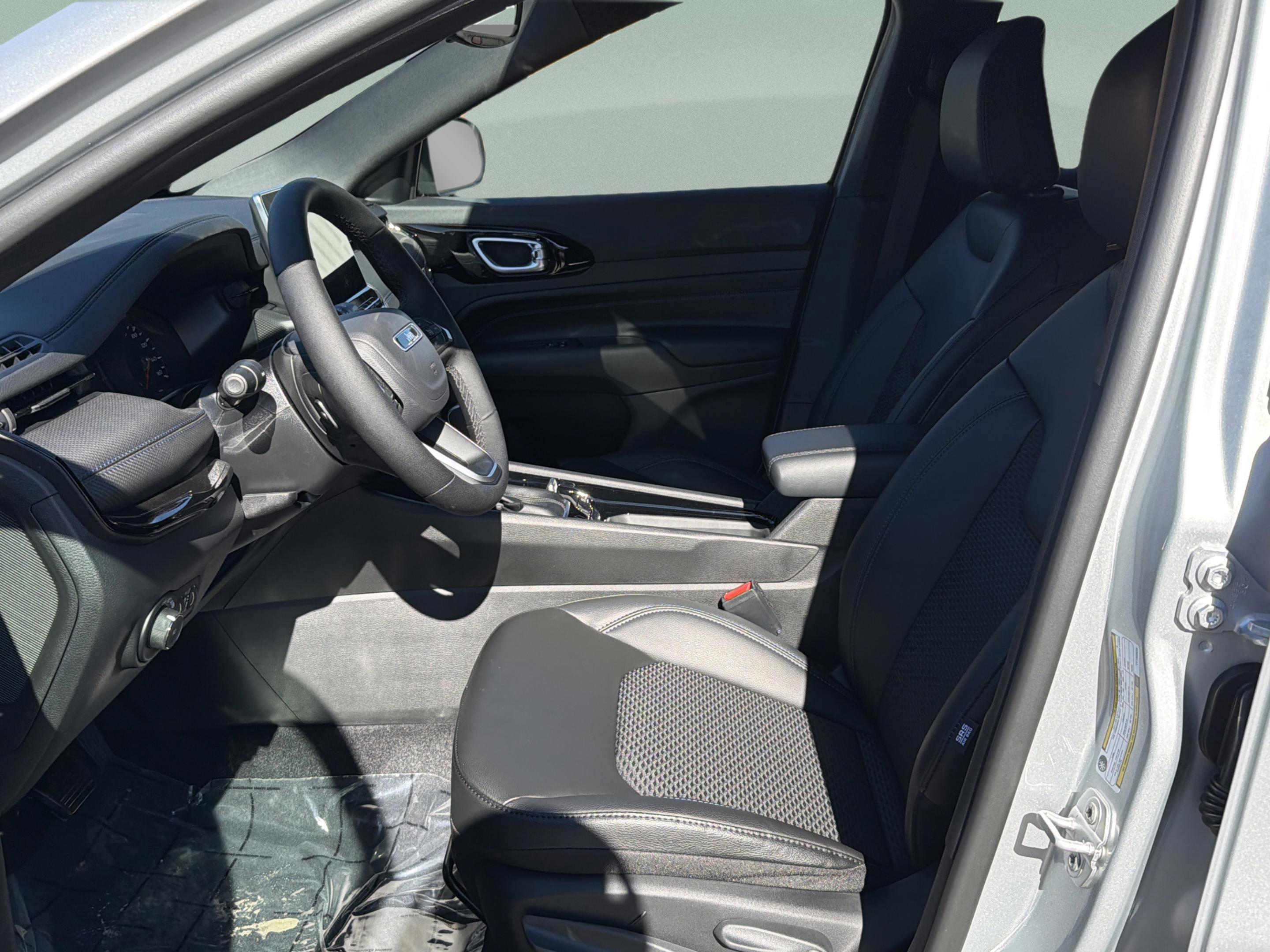 New 2026 Jeep Compass Latitude image 16