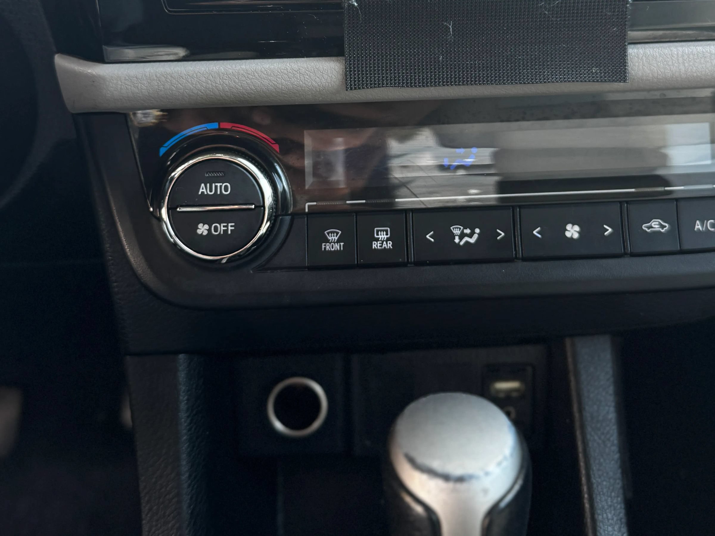 Used 2016 Toyota Corolla LE FWD image 19