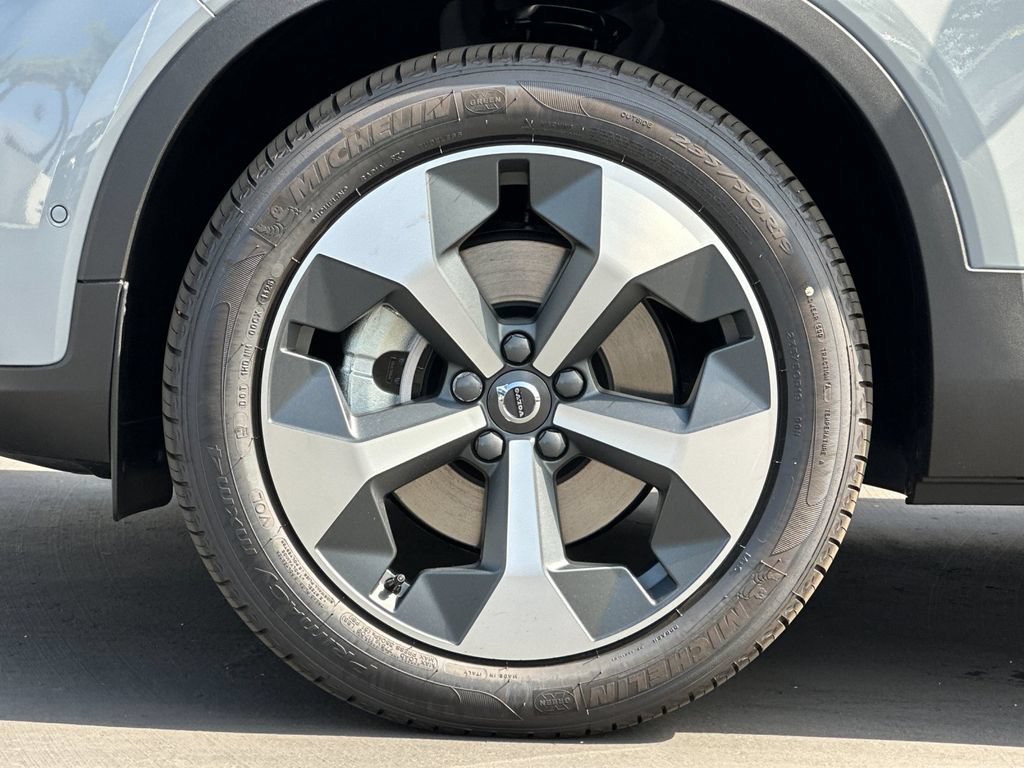 New 2026 Volvo XC40 B5 Plus w/ Protection Package Premier AWD/4WD image 25