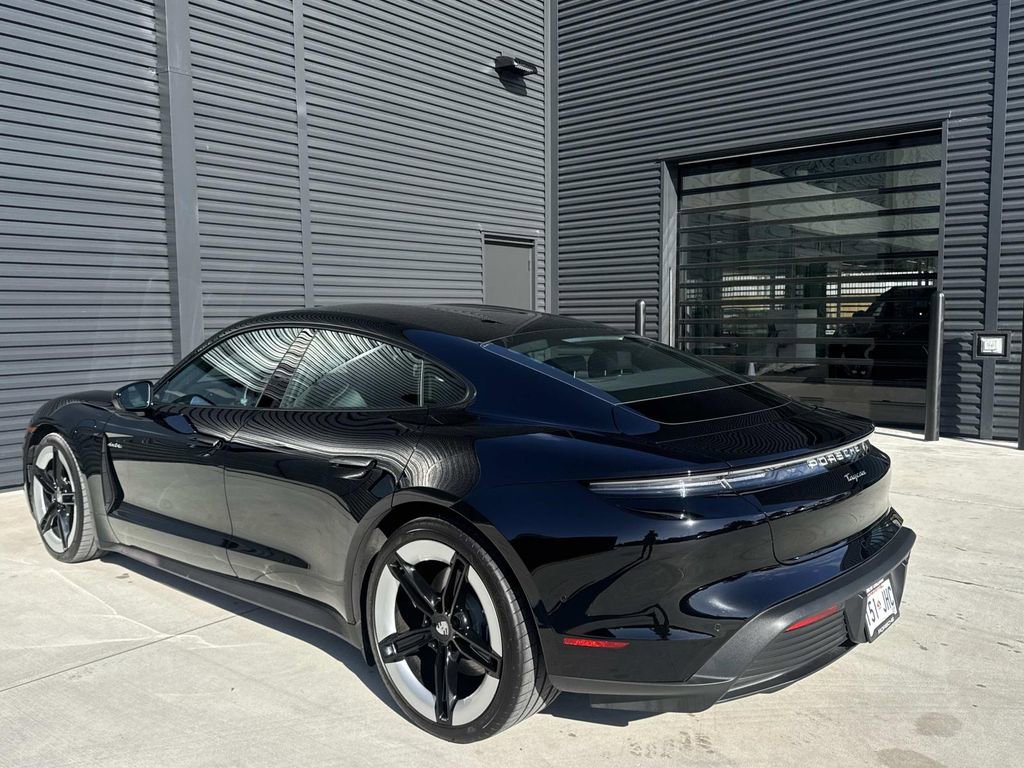 Used 2025 Porsche Taycan image 3