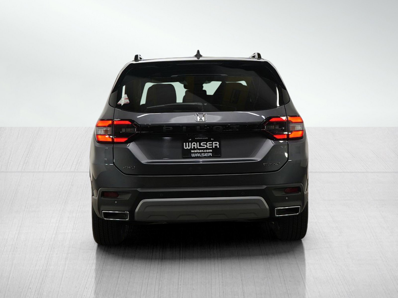 Used 2025 Honda Pilot Touring image 4