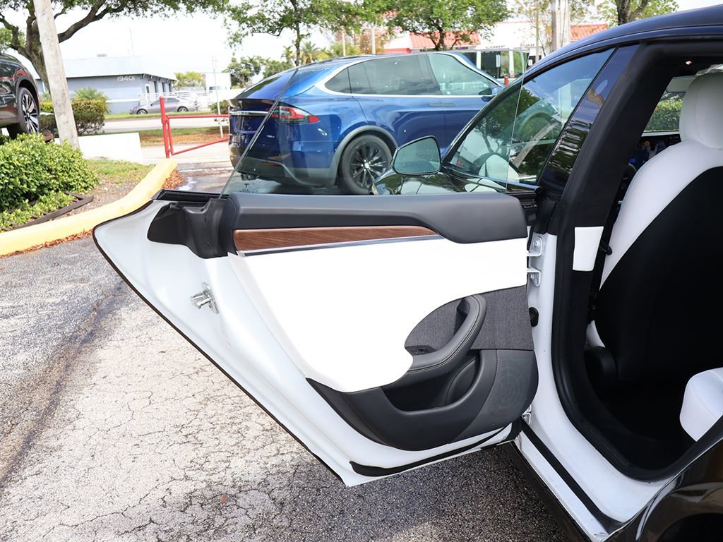 Used 2022 Tesla Model S image 26