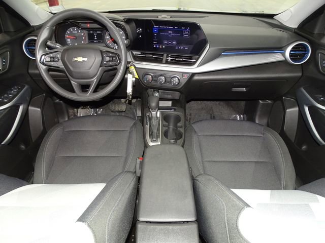 Used 2024 Chevrolet Trax LS image 28